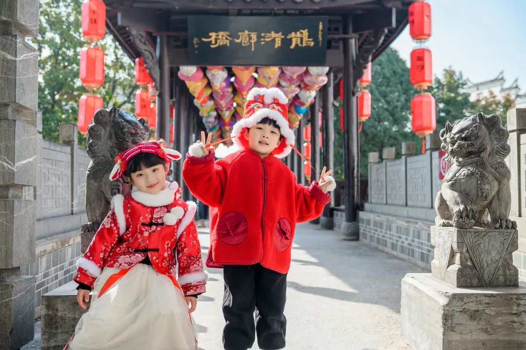 網(wǎng)絡(luò)中國節(jié)·春節(jié)｜古鎮(zhèn)春節(jié)氛圍拉滿，新春美陳出圈預(yù)定