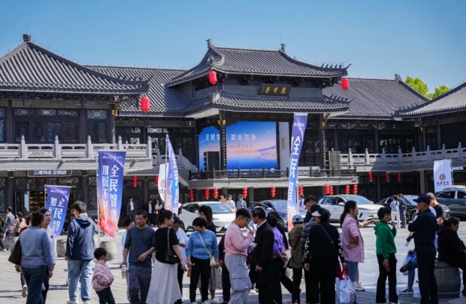 春游江淮 I 全民智駕，科技觸手可及！比亞迪新能源小篷車巡展亮相三河古鎮(zhèn)